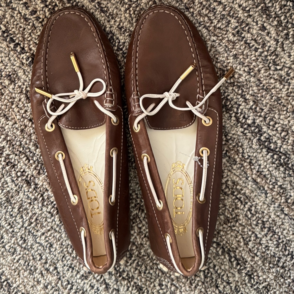 Tod’s driving shoes in 37.5